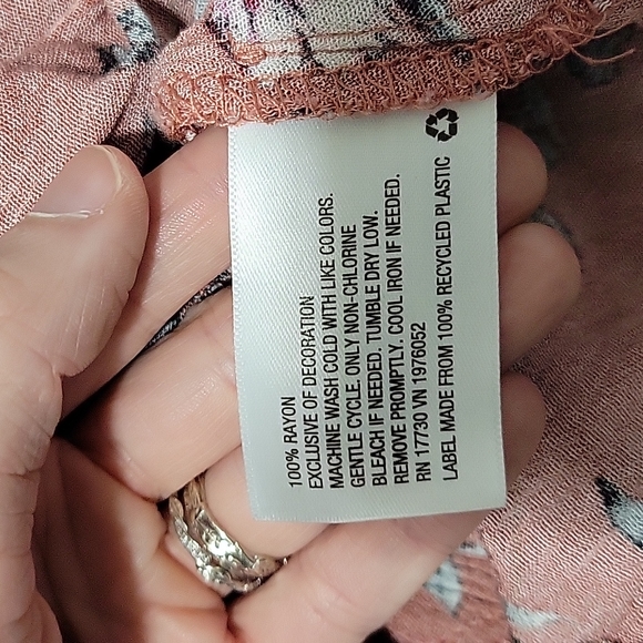 Cold shoulder dress with pockets - Picture 5 of 5